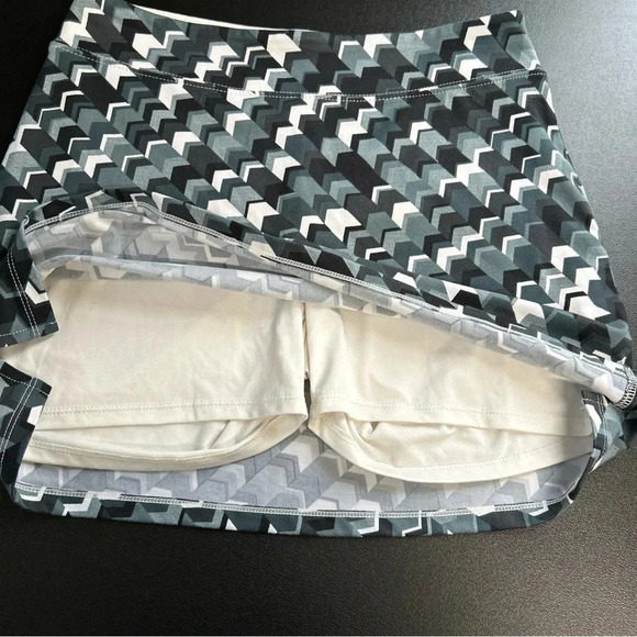 Lola by AFG Athletic Skort Women XS Chevron Print Pickleball Camping Hiking Golf - Picture 1 of 9